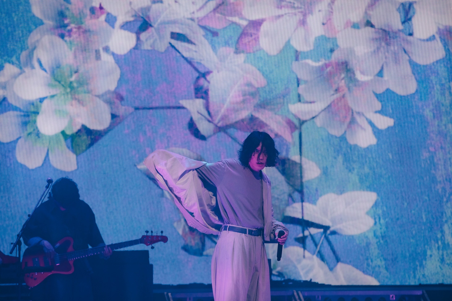 米津玄師「KENSHI YONEZU 2025 WORLD TOUR / JUNK」ロサンゼルス・YOUTUBE THEATER公演の様子。（Photo by Jiro Konami）