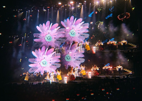 米津玄師「KENSHI YONEZU 2025 WORLD TOUR / JUNK」ロサンゼルス・YOUTUBE THEATER公演の様子。（Photo by Jiro Konami）