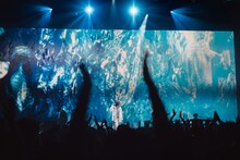 米津玄師「KENSHI YONEZU 2025 WORLD TOUR / JUNK」ロサンゼルス・YOUTUBE THEATER公演の様子。（Photo by Jiro Konami）