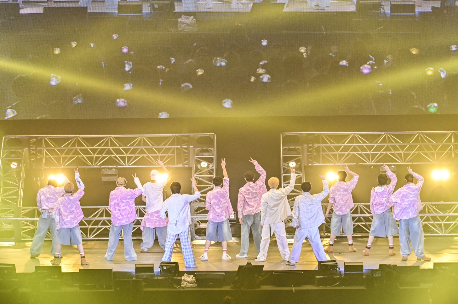 &TEAMとFANTASTICSメンバー。