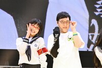 メガネを交換したSUZUKAと山里亮太。
