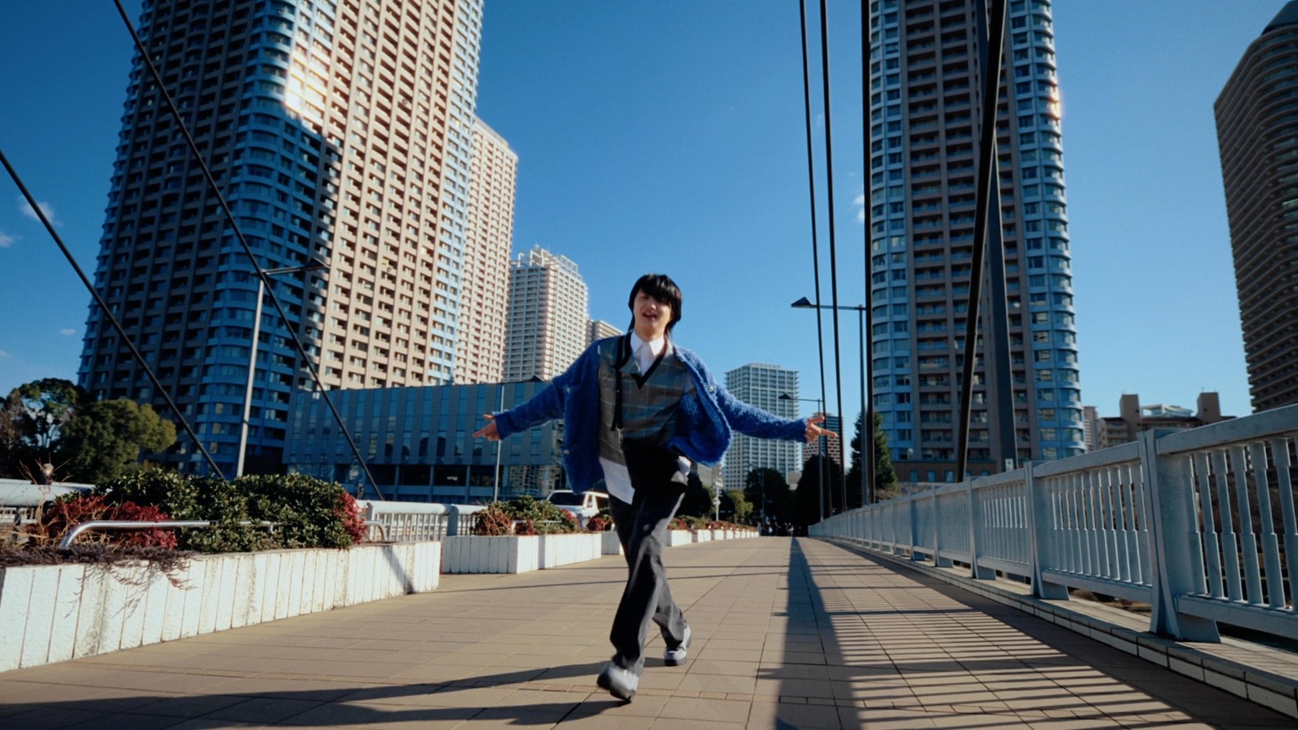 テレビCM「サン生のCM決まったよ」編より。