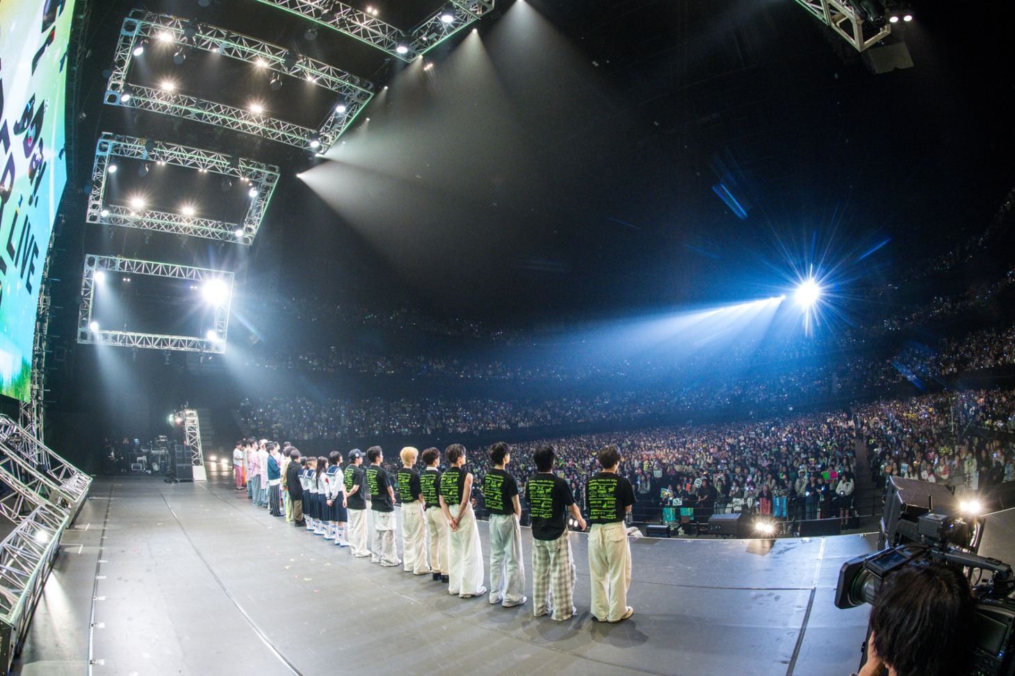 「DayDay. SUPER LIVE 2025」3日目公演の様子。