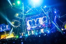 新しい学校のリーダーズとFANTASTICSメンバー。