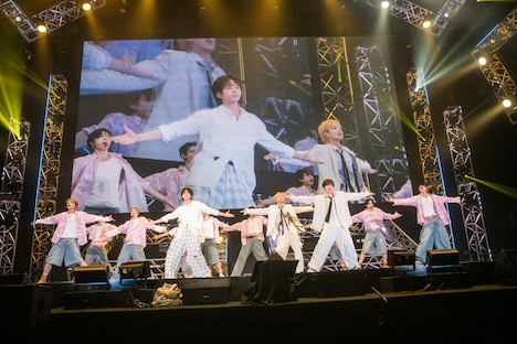 &TEAMとFANTASTICSメンバー。