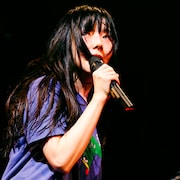 aiko、LLR10ツアー最終公演でZepp福岡を熱狂の渦に「1分1秒を大切に、愛することを誓います」