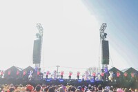 「ももクロ春の一大事2025 in 新発田市 ～新発田 新発見!?～」DAY1公演の様子。