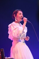 佐野遊穂（Vo, Harmonica）