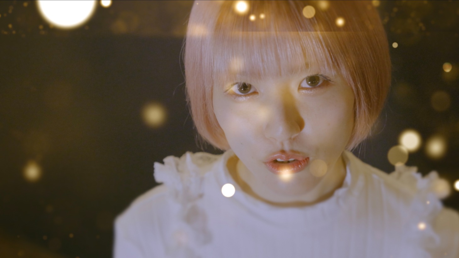 DJ後藤まりこ「100回のKISS」ミュージックビデオ場面写真