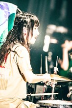 ごうけ（Dr, Cho / サバシスター）（撮影：齋藤タカヒロ）