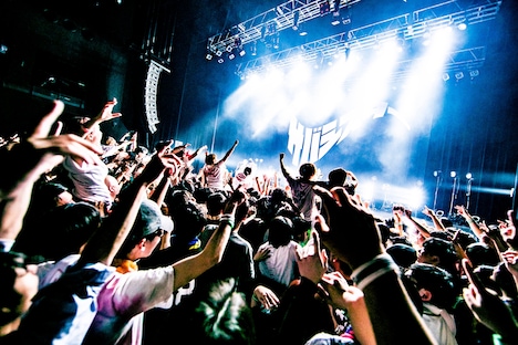 サバシスターのライブの様子。（撮影：齋藤タカヒロ）