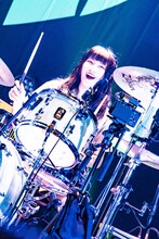 ごうけ（Dr, Cho / サバシスター）（撮影：齋藤タカヒロ）