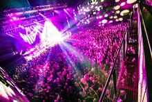 サバシスターのライブの様子。（撮影：齋藤タカヒロ）