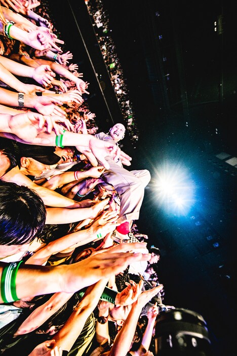 なち（Vo, G / サバシスター）（撮影：齋藤タカヒロ）