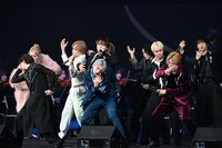 BUDDiiSのパフォーマンスの様子。