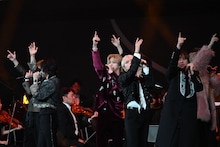 BUDDiiSのパフォーマンスの様子。