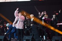 BUDDiiSのパフォーマンスの様子。