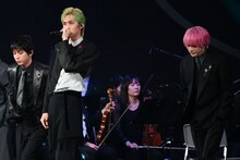 SUPER★DRAGONのパフォーマンスの様子。