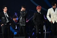 SUPER★DRAGONのパフォーマンスの様子。