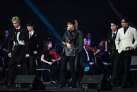 SUPER★DRAGONのパフォーマンスの様子。