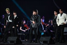 SUPER★DRAGONのパフォーマンスの様子。