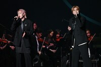 超特急のシューヤとタカシによる「Yell」のパフォーマンスの様子。