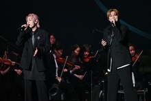 超特急のシューヤとタカシによる「Yell」のパフォーマンスの様子。