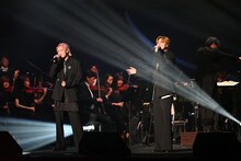 超特急のシューヤとタカシによる「Yell」のパフォーマンスの様子。