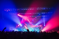 「KING GNU LIVEHOUSE TOUR 2025 CLUB GNU EDITION」東京ガーデンシアター公演の様子。（Photo by Kosuke Ito）