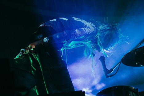 勢喜遊(Dr, Sampler)(Photo by Kosuke Ito)