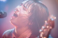 アユニ・D（B, Vo / PEDRO）（撮影：西槇太一）