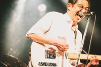 向井秀徳（Vo, G / ZAZEN BOYS）（撮影：西槇太一）