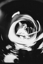 向井秀徳（Vo, G / ZAZEN BOYS）（撮影：西槇太一）