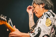 吉兼聡（G / ZAZEN BOYS）（撮影：西槇太一）