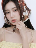 カン・ヘウォン（ex. IZ*ONE）。SNIDEL「2025 SUMMER COLLECTION」より。