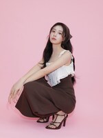 カン・ヘウォン（ex. IZ*ONE）。SNIDEL「2025 SUMMER COLLECTION」より。