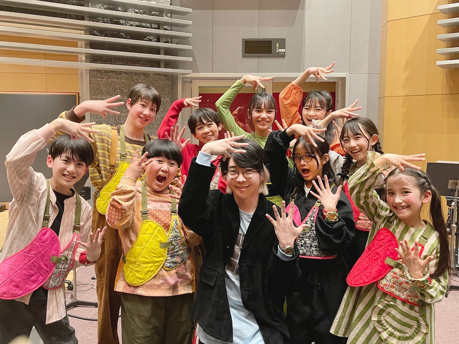 大森元貴（Mrs. GREEN APPLE）とてれび戦士たち。