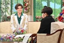 左から新浜レオン、黒柳徹子。©テレビ朝日