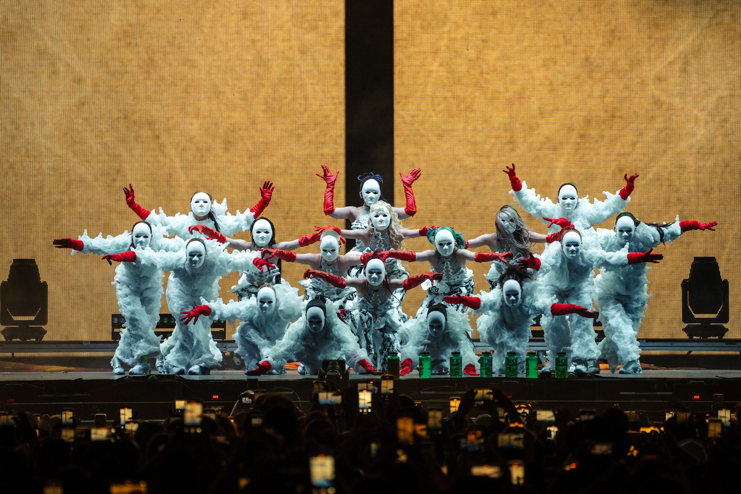 「Coachella Valley Music and Arts Festival」でのXGのライブの様子。