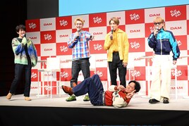 SUPER EIGHT丸山隆平のバブみ炸裂、DAMアンバサダー会見で駄々こねる「帰りたくない！」