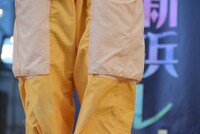 “膝スラ”披露後の新浜レオンの膝。