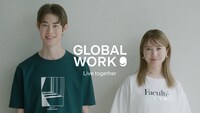 GLOBAL WORKの新テレビCM「リッチクリーンTeeは、まちがいない服。海の見える部屋篇」より。