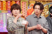 左から吉瀬美智子、綱啓永。 ©日本テレビ