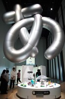 入口付近に展示されている巨大バルーン。