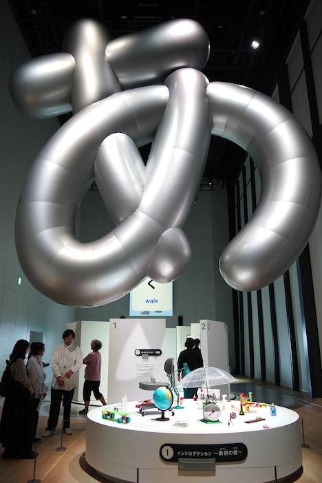 入口付近に展示されている巨大バルーン。