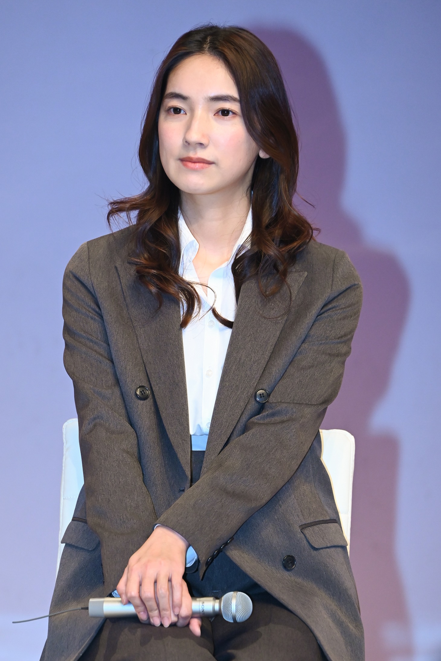 阿部亮平から「撮影現場でいつも楽しそうにしてらして」と言われる仁村紗和。