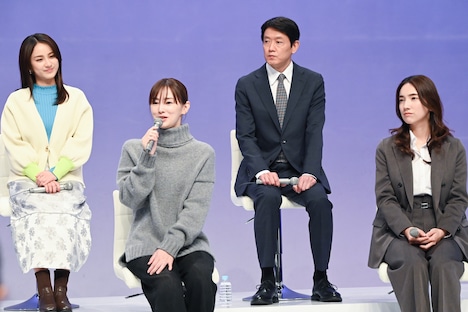 左から平祐奈、北川景子、筒井道隆、仁村紗和。