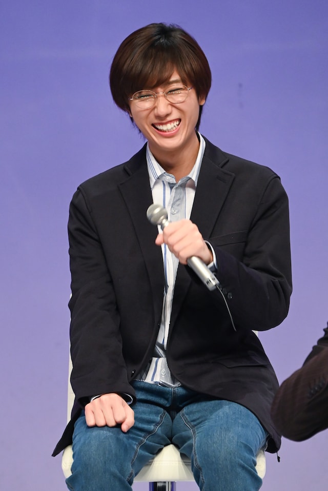 大森南朋と筒井道隆の掛け合いを見て「ずっと漫才を見てるようでした」と話す阿部亮平（Snow Man）。