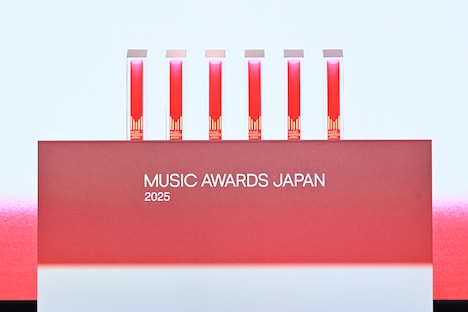 「MUSIC AWARDS JAPAN 2025」トロフィー。