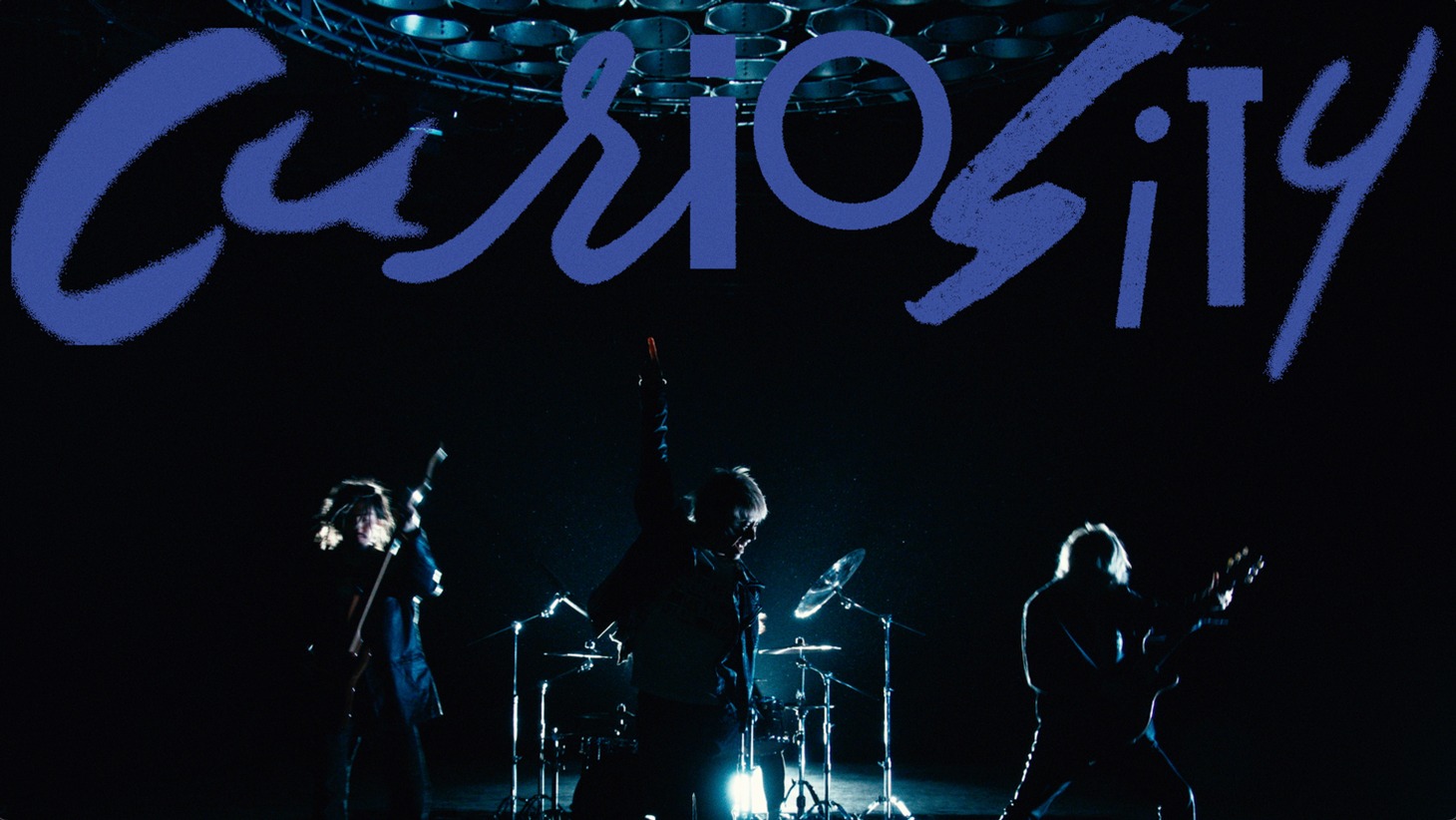 ONE OK ROCK「C.U.R.I.O.S.I.T.Y. feat. Paledusk and CHICO CARLITO」MVより。